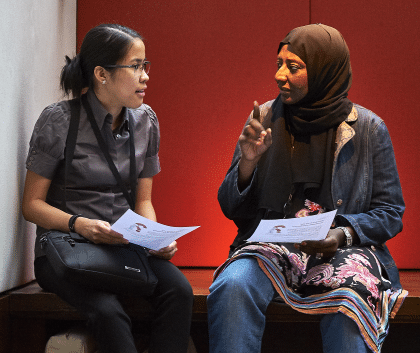 Yohana Frias talking to an ITP colleague