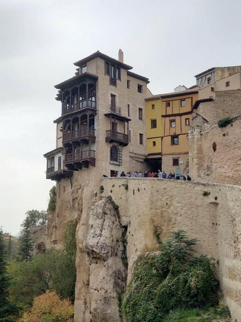 VIEW OF THE CASAS COLGADAS (HANGING HOUSES) FROM THE BRIDGE WHERE
THE MUSEO DE ARTE ABSTRACTO ESPAÑOL IS HOUSED