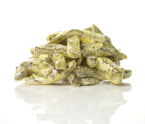 Porcelain sculpture, in the form of a portion of chips.