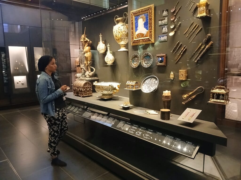 Photograph of Heba looking at a display case.